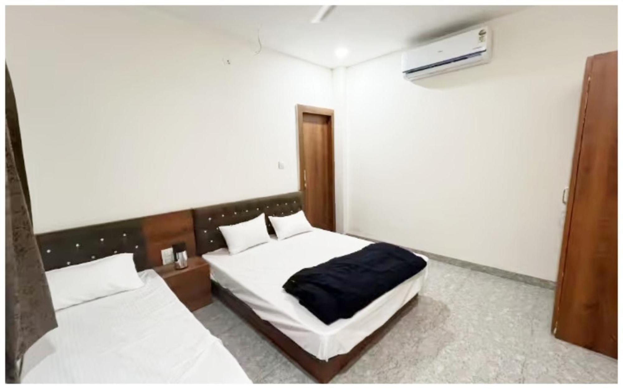 Premium Hotel Ujjain - G A R I M A - Near Mahakal Temple And Rivar - Railway Station - Hygiene & Spacious Room - With Wifi- And Parking Facilities - Best Hotel In Ujjain Dış mekan fotoğraf