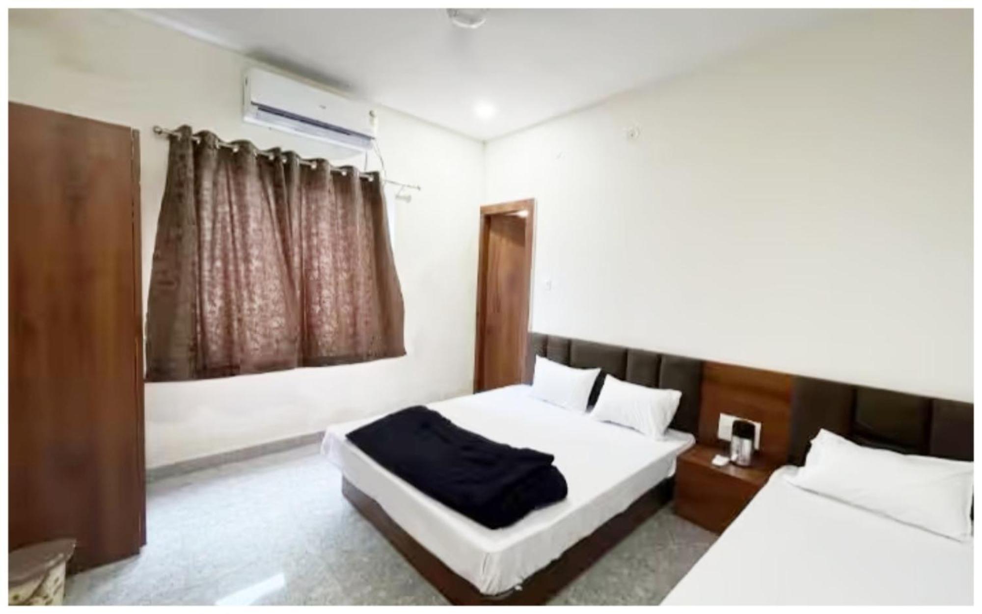 Premium Hotel Ujjain - G A R I M A - Near Mahakal Temple And Rivar - Railway Station - Hygiene & Spacious Room - With Wifi- And Parking Facilities - Best Hotel In Ujjain Dış mekan fotoğraf
