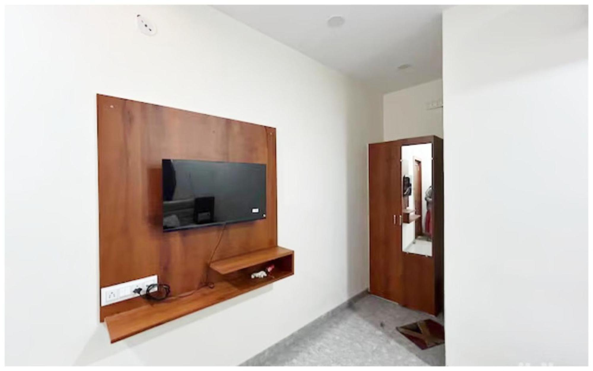 Premium Hotel Ujjain - G A R I M A - Near Mahakal Temple And Rivar - Railway Station - Hygiene & Spacious Room - With Wifi- And Parking Facilities - Best Hotel In Ujjain Dış mekan fotoğraf