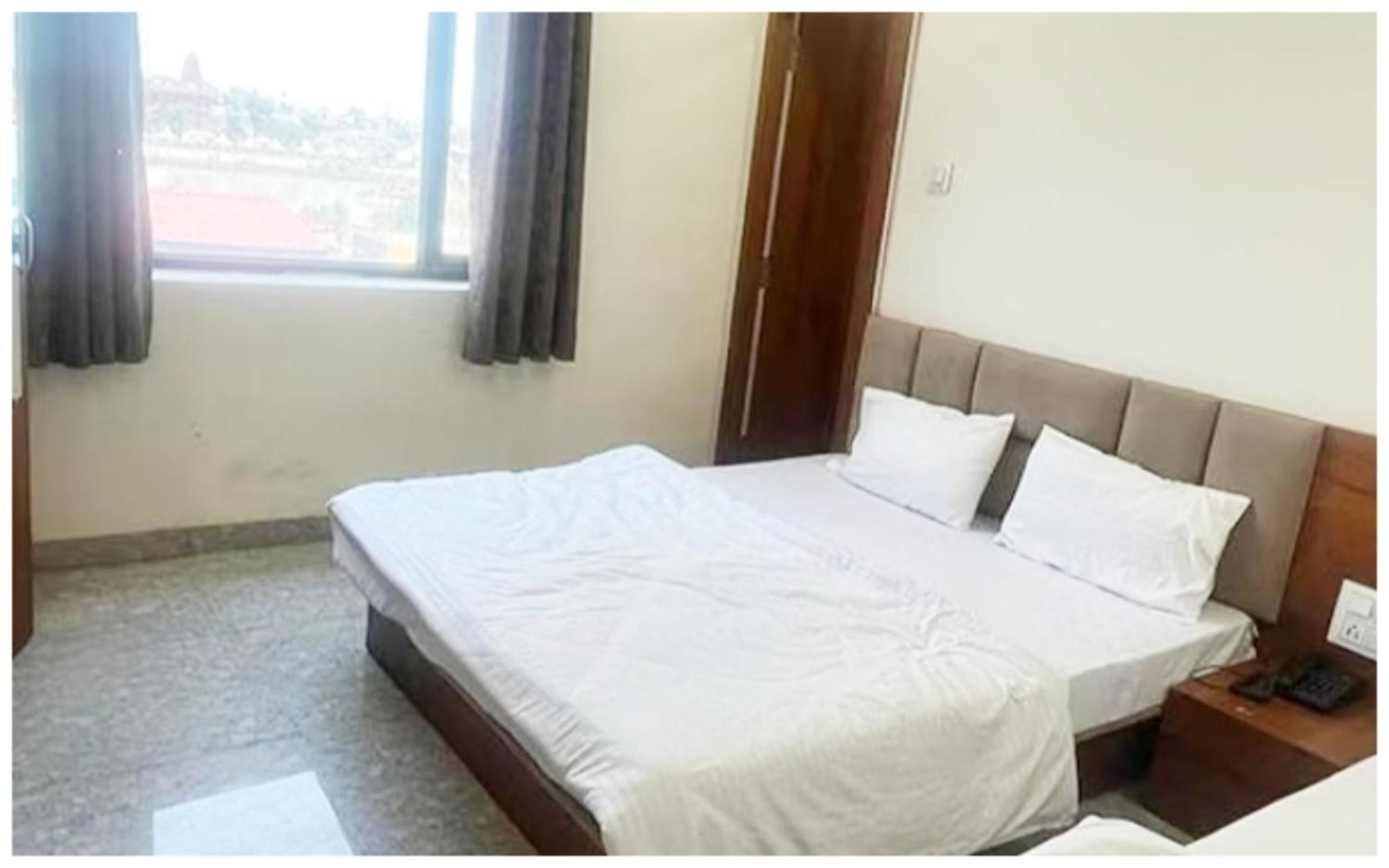 Premium Hotel Ujjain - G A R I M A - Near Mahakal Temple And Rivar - Railway Station - Hygiene & Spacious Room - With Wifi- And Parking Facilities - Best Hotel In Ujjain Dış mekan fotoğraf