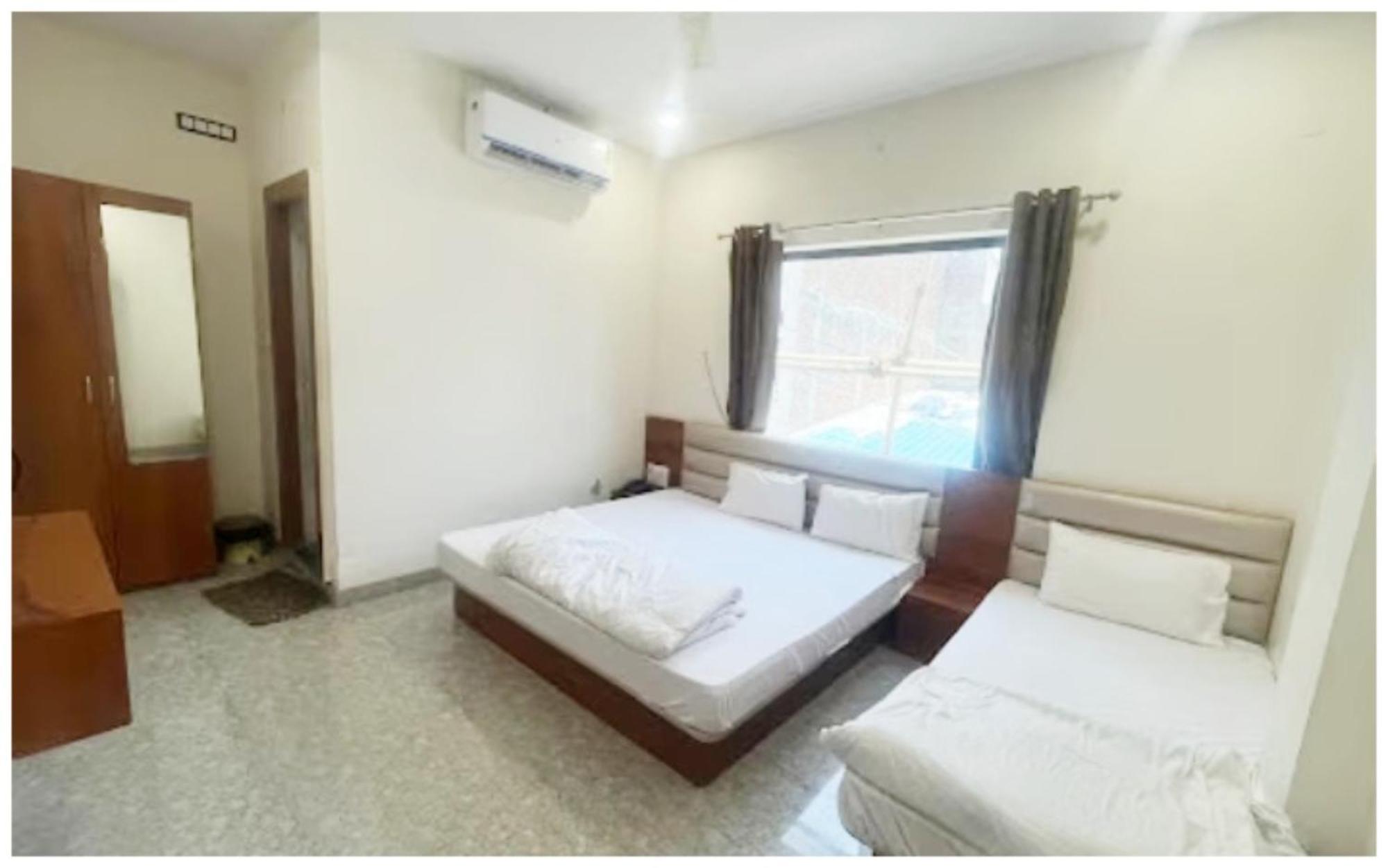 Premium Hotel Ujjain - G A R I M A - Near Mahakal Temple And Rivar - Railway Station - Hygiene & Spacious Room - With Wifi- And Parking Facilities - Best Hotel In Ujjain Dış mekan fotoğraf